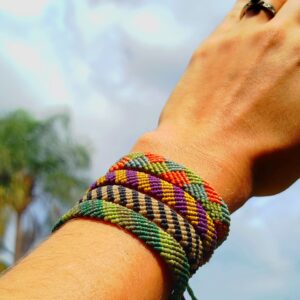 Pulseiras de Macramê com Fio Encerado