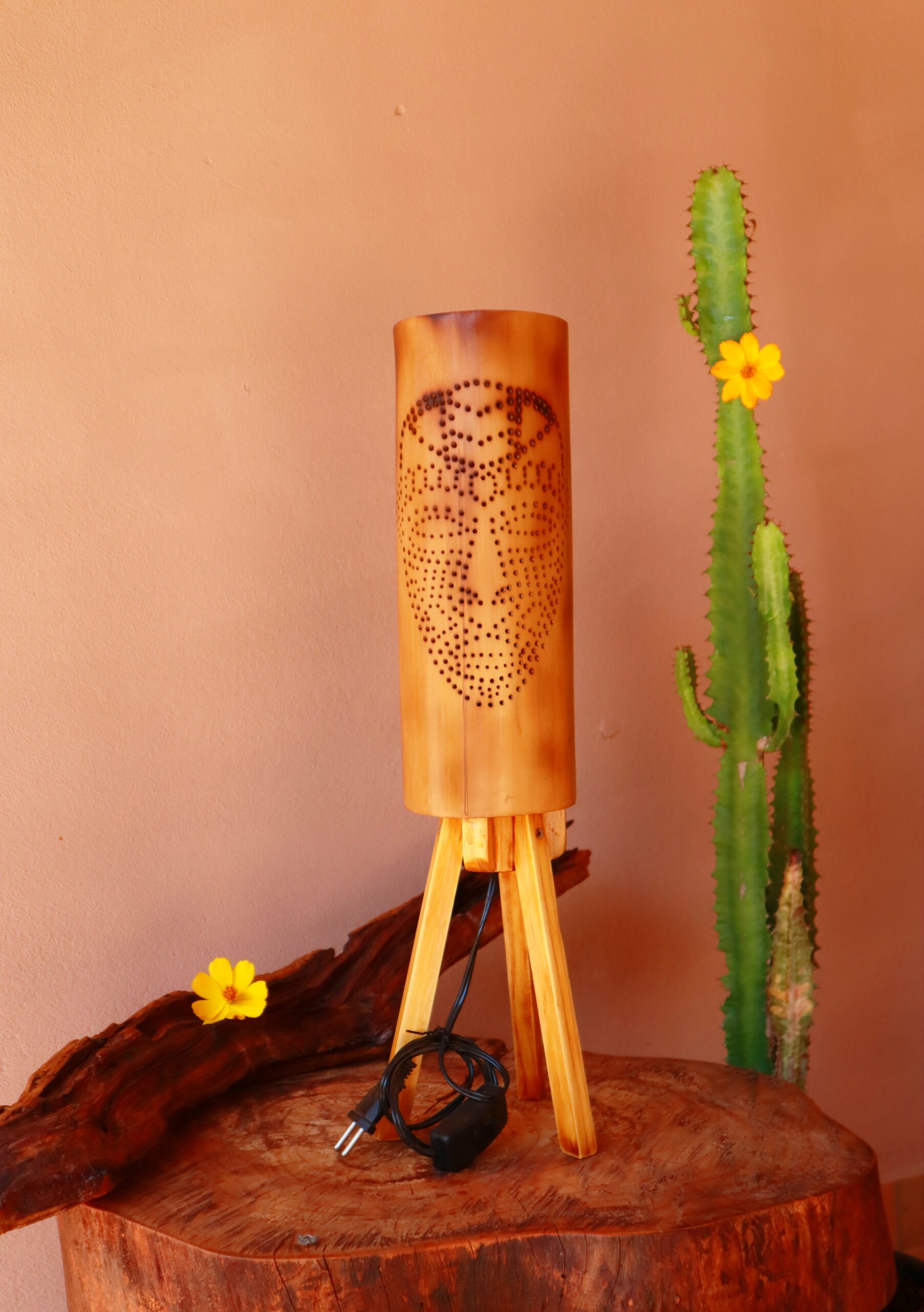 Luminária de Bambu Gigante | Totem com Luz Âmbar - Imagem 4
