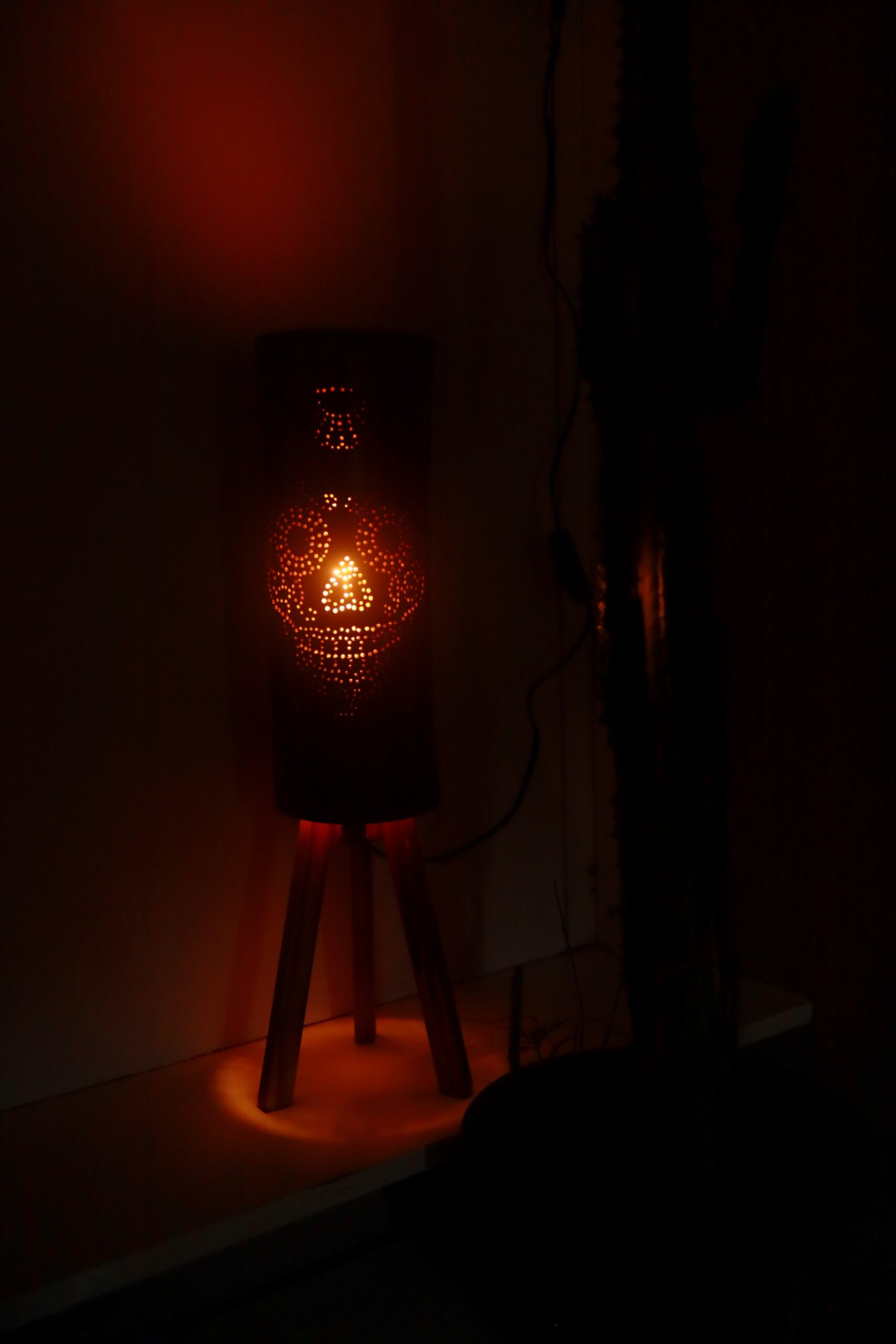 Luminária de Bambu Gigante | Caveira Mexicana com Luz Âmbar