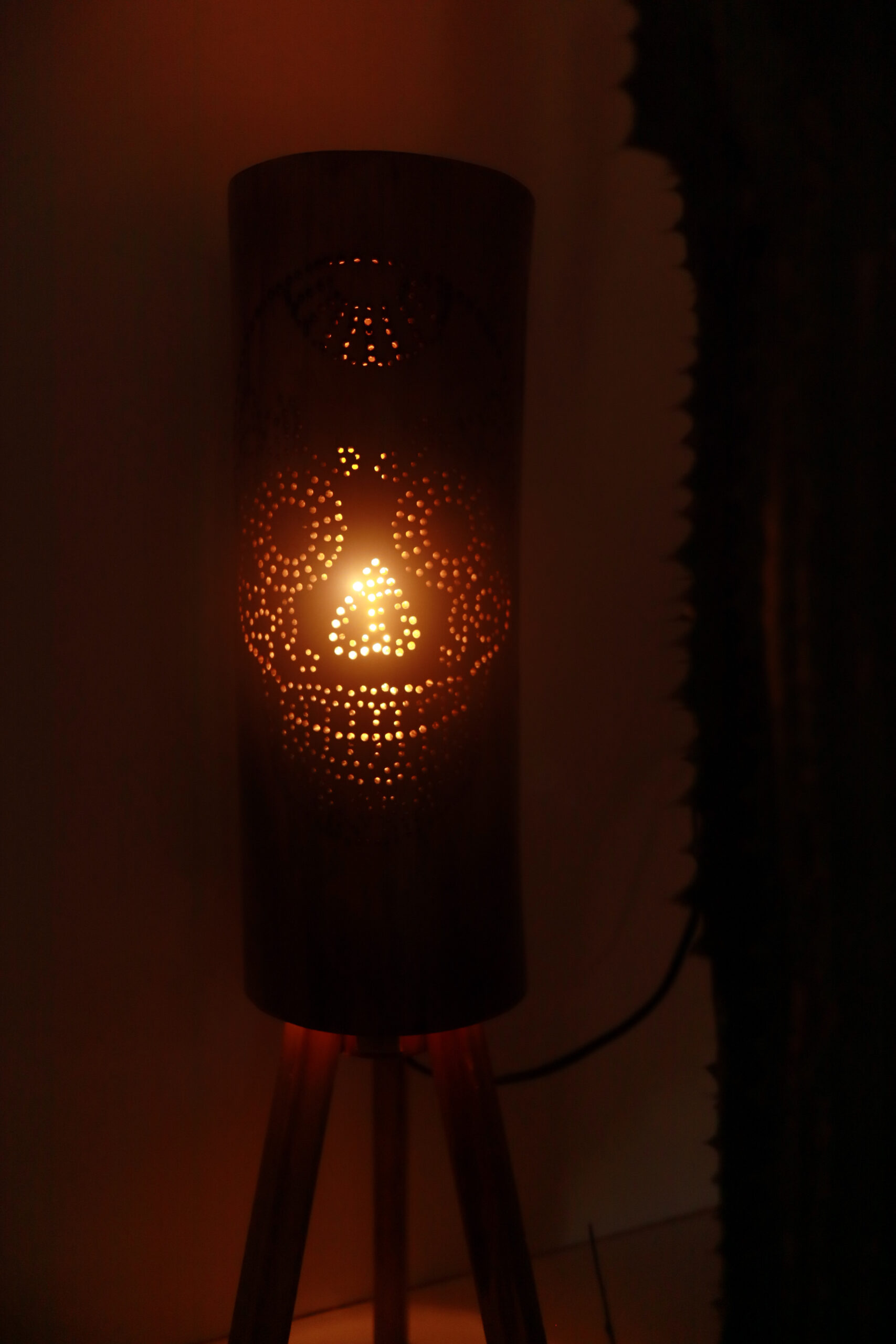 Luminária de Bambu Gigante | Caveira Mexicana com Luz Âmbar - Imagem 4