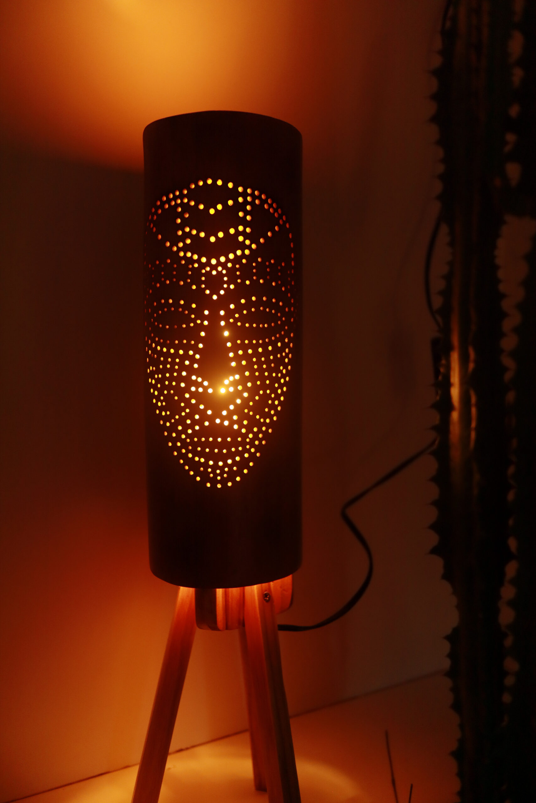 Luminária de Bambu Gigante | Totem com Luz Âmbar - Imagem 5